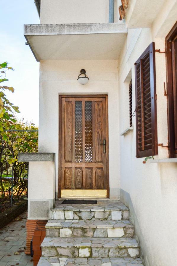 Apartment Zoja Pinezici  Exterior photo